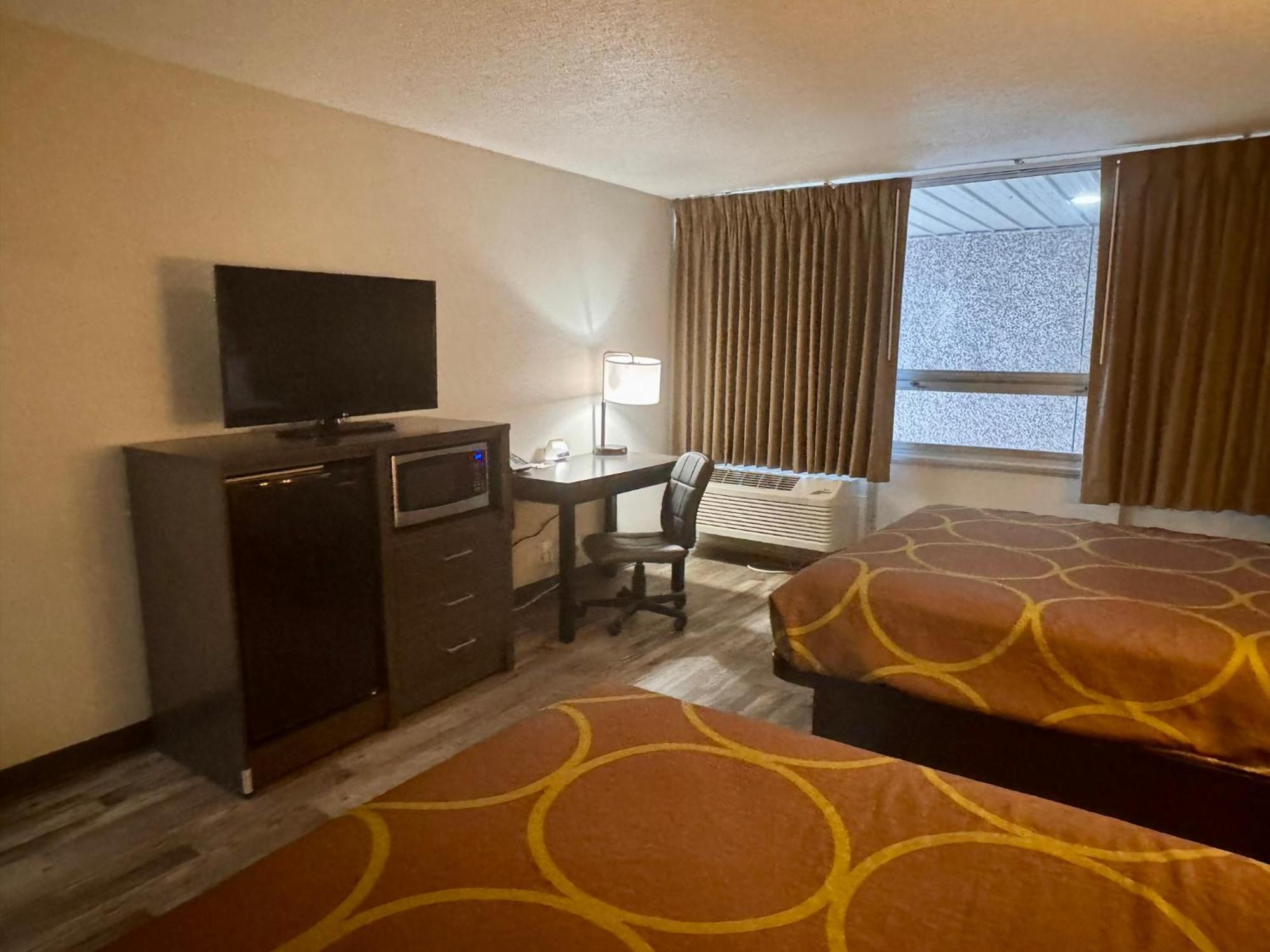 Super 8 By Wyndham Great Falls City Center Eksteriør billede